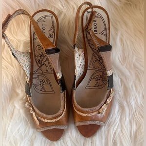 BOBBI BLU - Taupe Vintage/Retro Wedge Style  Sandals Sz 9